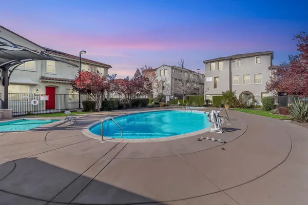 $419,000 | 5301 East Commerce Way, Unit 74102, Sacramento, CA 95835