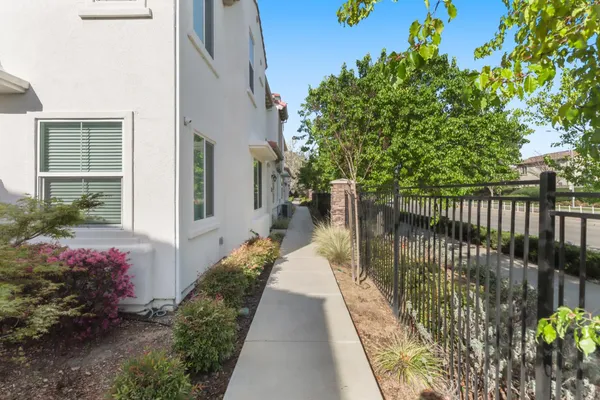 $419,000 | 5301 East Commerce Way, Unit 74102, Sacramento, CA 95835