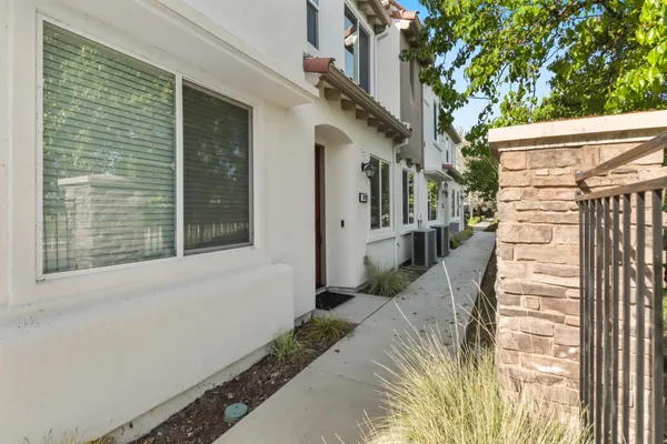 $419,000 | 5301 East Commerce Way, Unit 74102, Sacramento, CA 95835