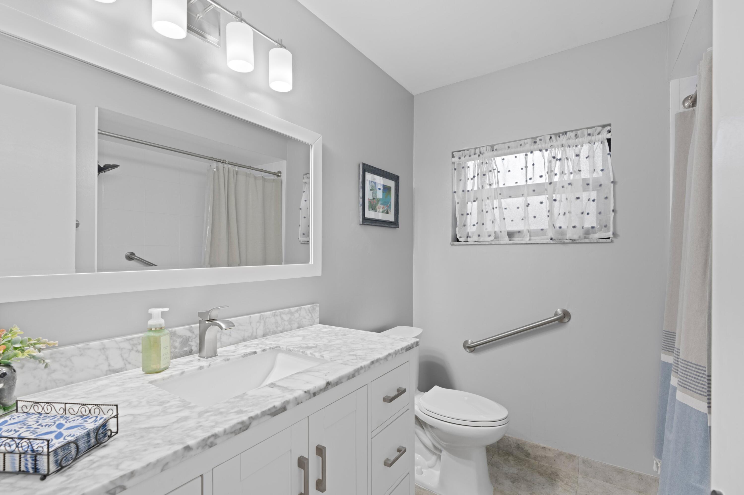 7980 Cloverfield Circle Boca Raton, FL 33433 - Photo 17 of 44 Bathroom #2
