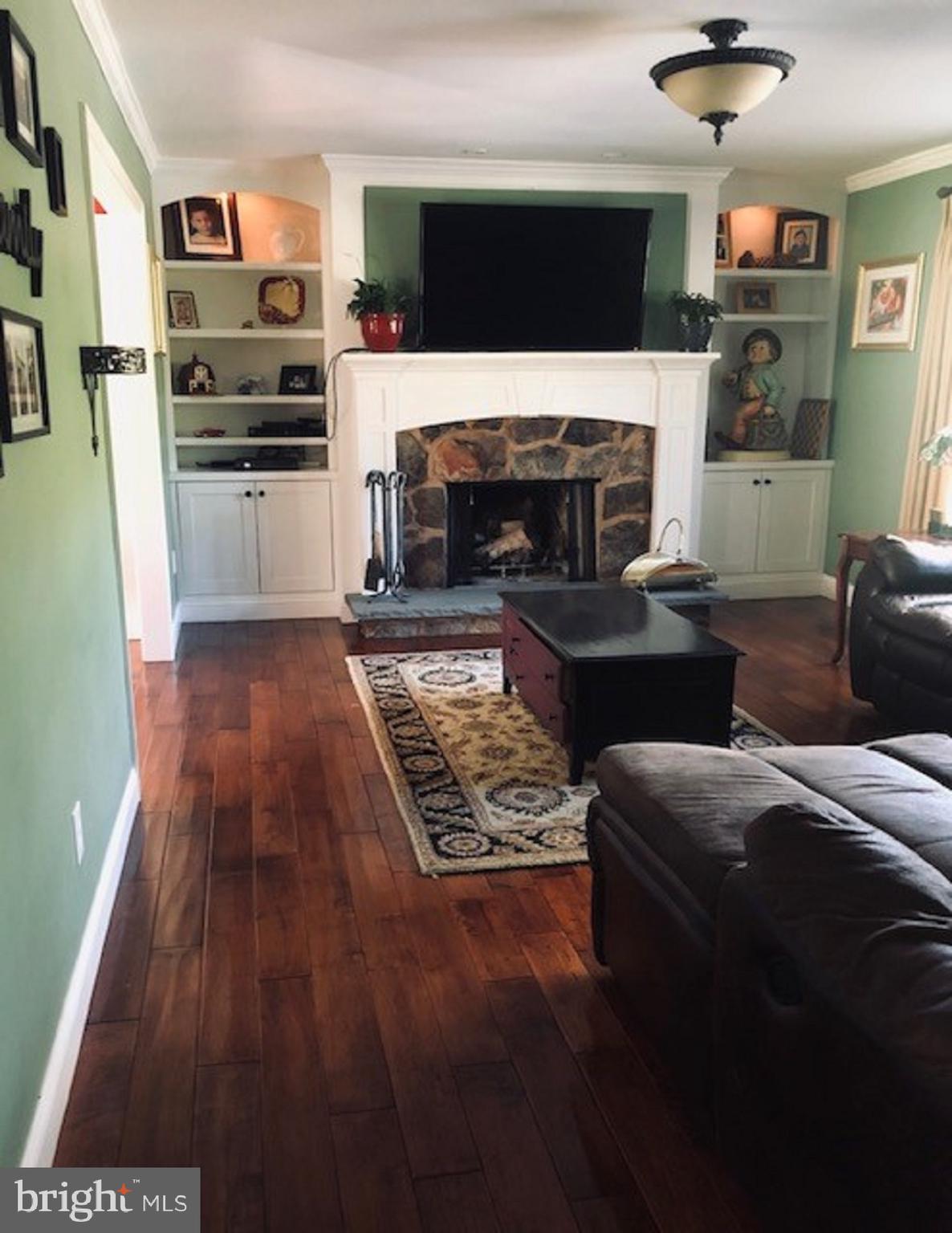 513 Sharp Drive Mickleton, NJ 08056 - Photo 16 of 27 Family Room