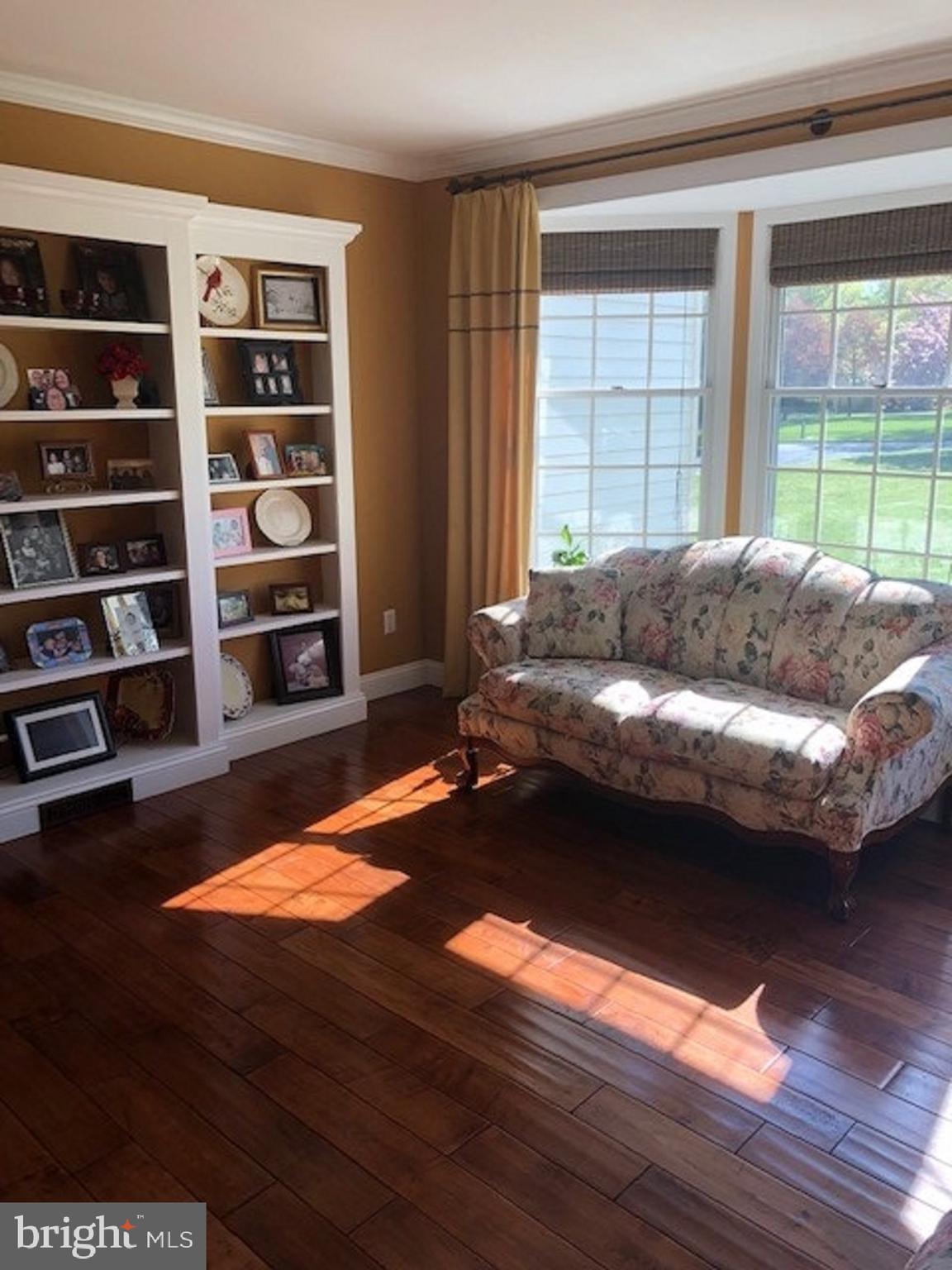 513 Sharp Drive Mickleton, NJ 08056 - Photo 9 of 27 Living Room