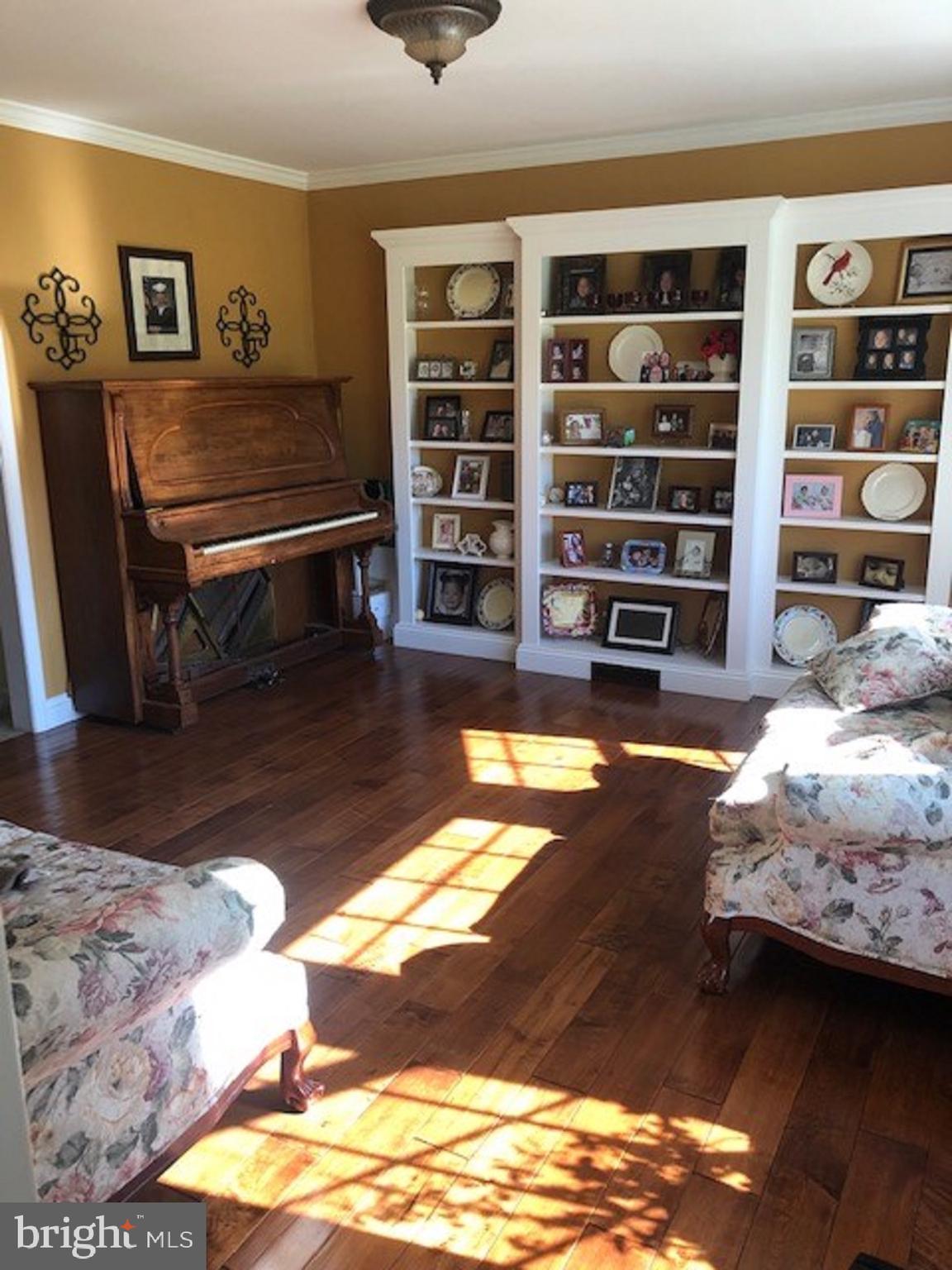 513 Sharp Drive Mickleton, NJ 08056 - Photo 10 of 27 Living Room