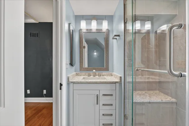 $269,900 | 422 North Gardiner Avenue, Rockford, IL 61107