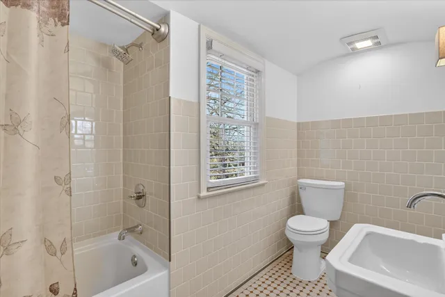 $269,900 | 422 North Gardiner Avenue, Rockford, IL 61107