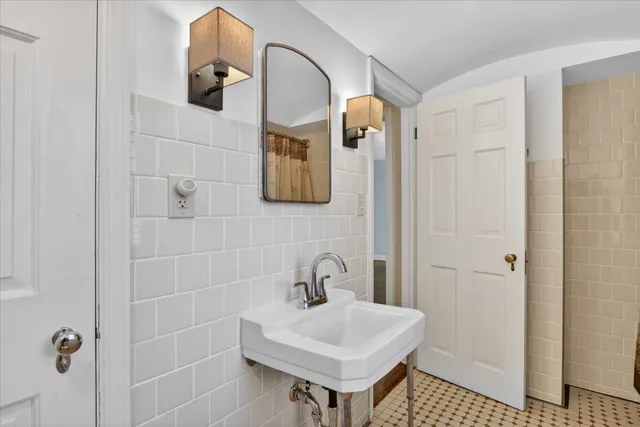 $269,900 | 422 North Gardiner Avenue, Rockford, IL 61107