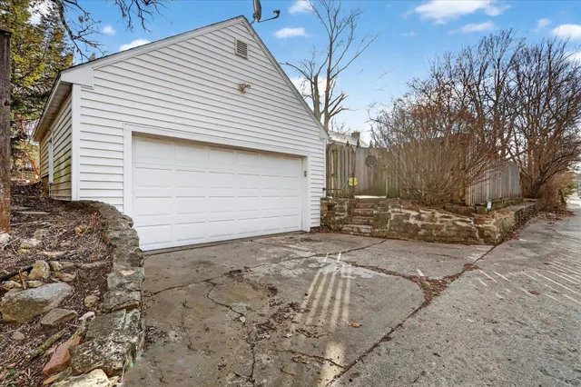 $269,900 | 422 North Gardiner Avenue, Rockford, IL 61107