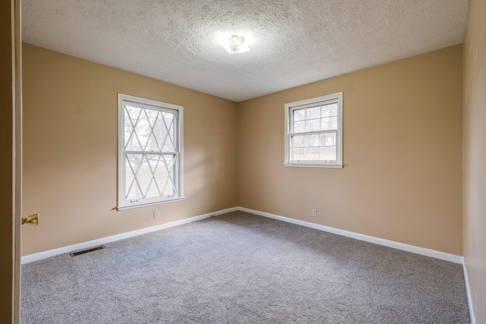 6712 Upton Lane Nashville, TN 37209 - Photo 13 of 18 an empty room with windows