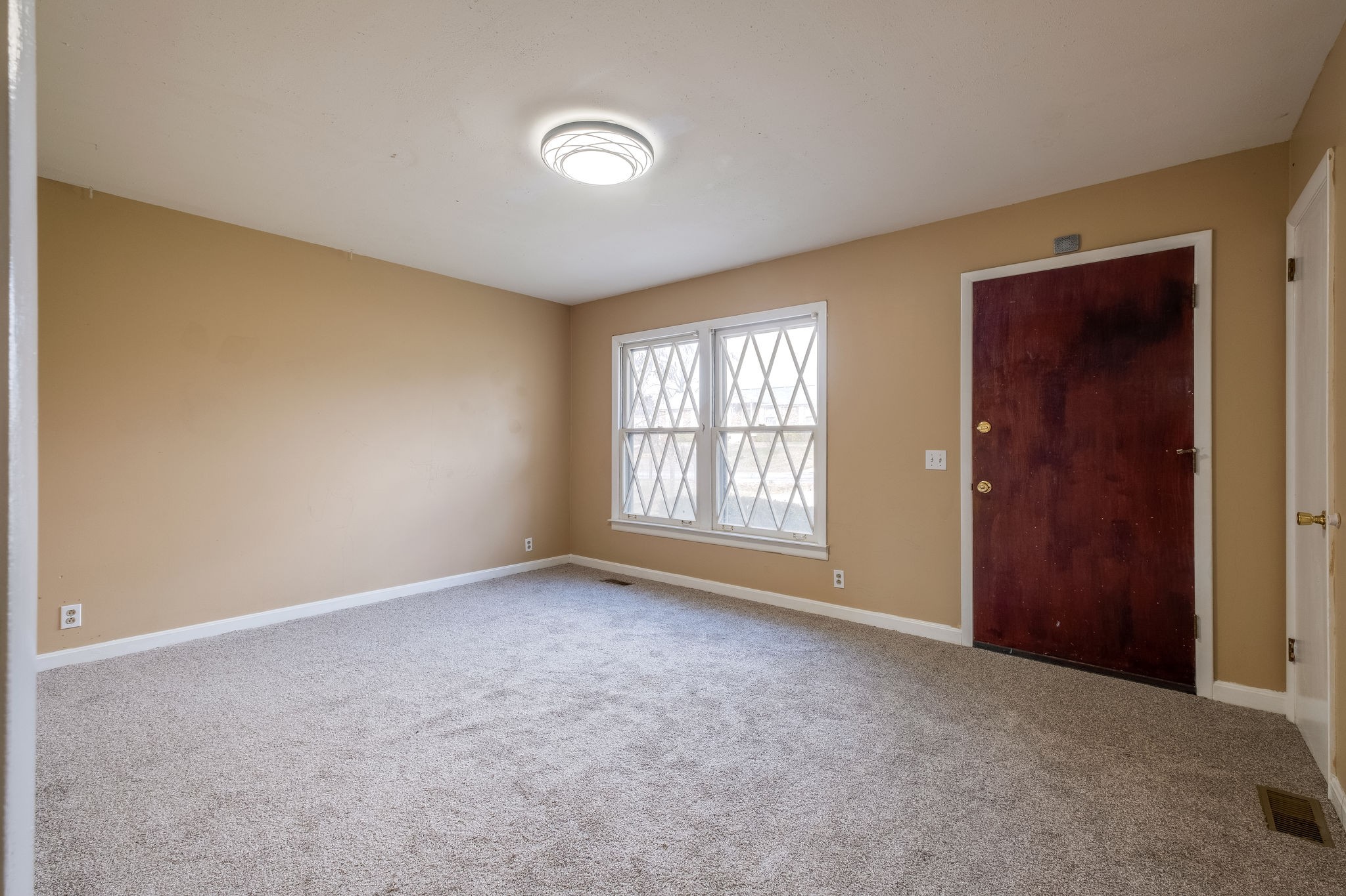 6712 Upton Lane Nashville, TN 37209 - Photo 4 of 18 an empty room with windows