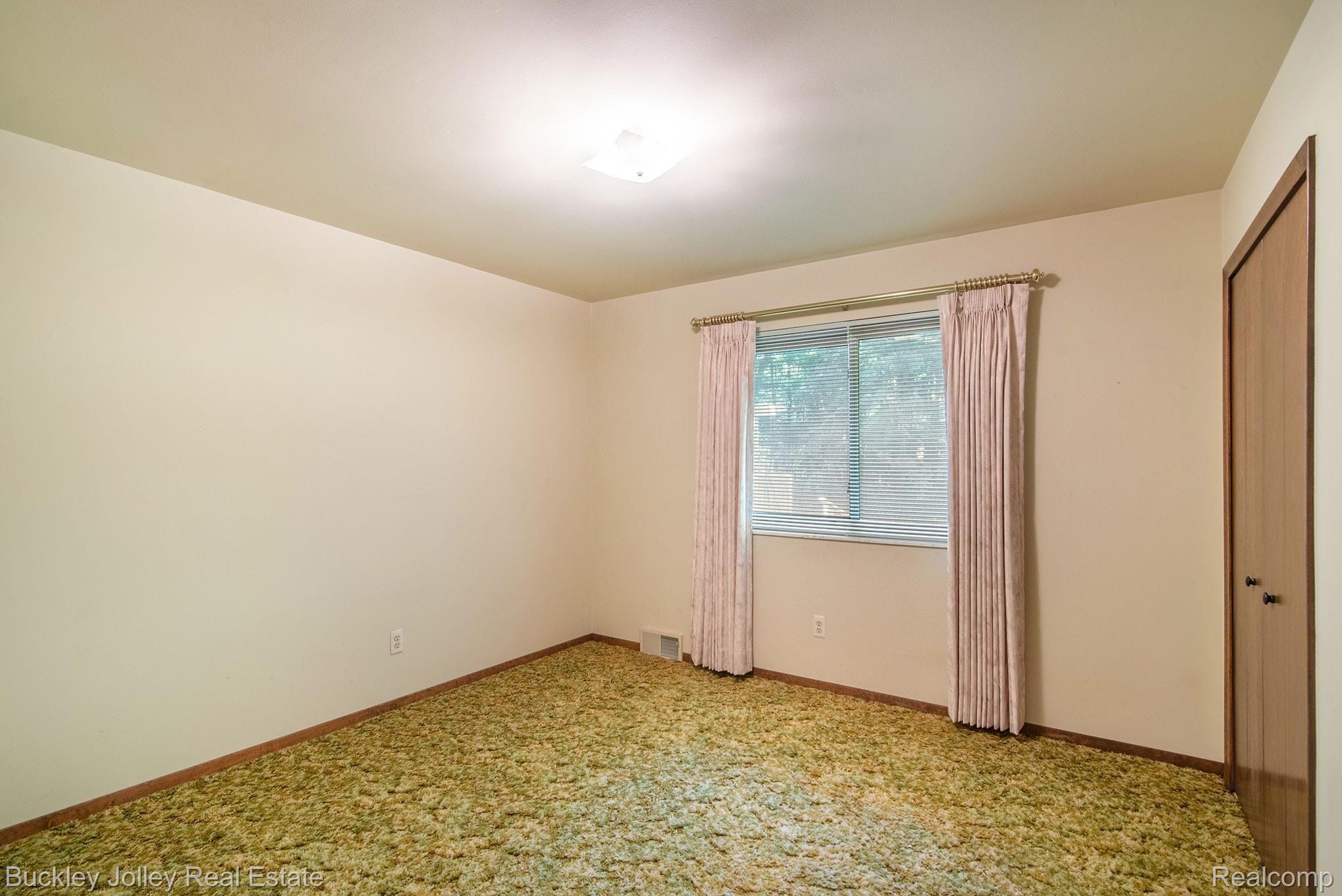 3100 Van Amberg Road Brighton, MI 48114 - Photo 9 of 22 3 Bedroom Home.jpg