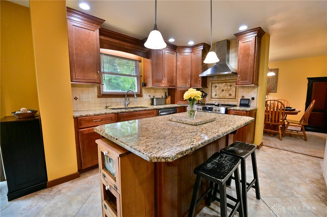 2424 Rockingham Drive Troy, OH 45373 - Photo 4 of 36
