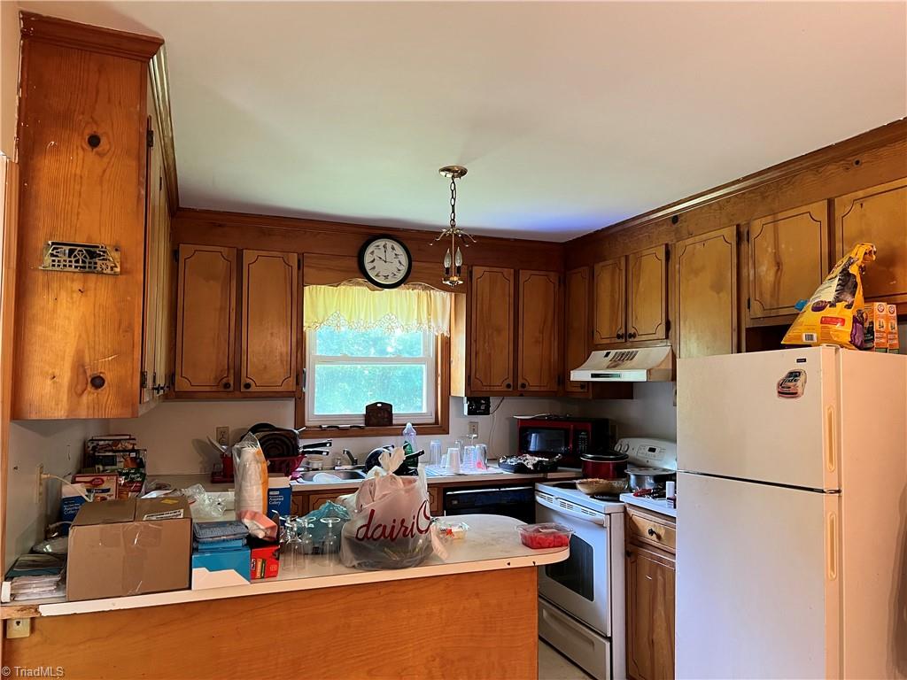 1429 Feezor Road Lexington, NC 27292 - Photo 4 of 12 Kitchen & Dining room measured at 19'10 X 7'2