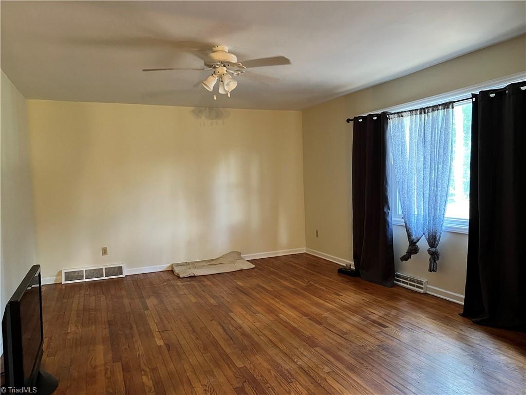 1429 Feezor Road Lexington, NC 27292 - Photo 6 of 12 Living room with flat ceiling