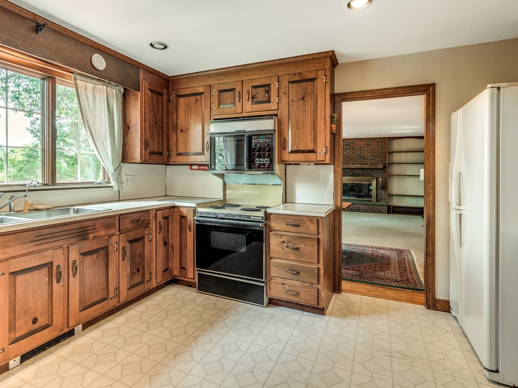 42 Crestwood Road Marblehead, MA 01945 - Photo 9 of 24