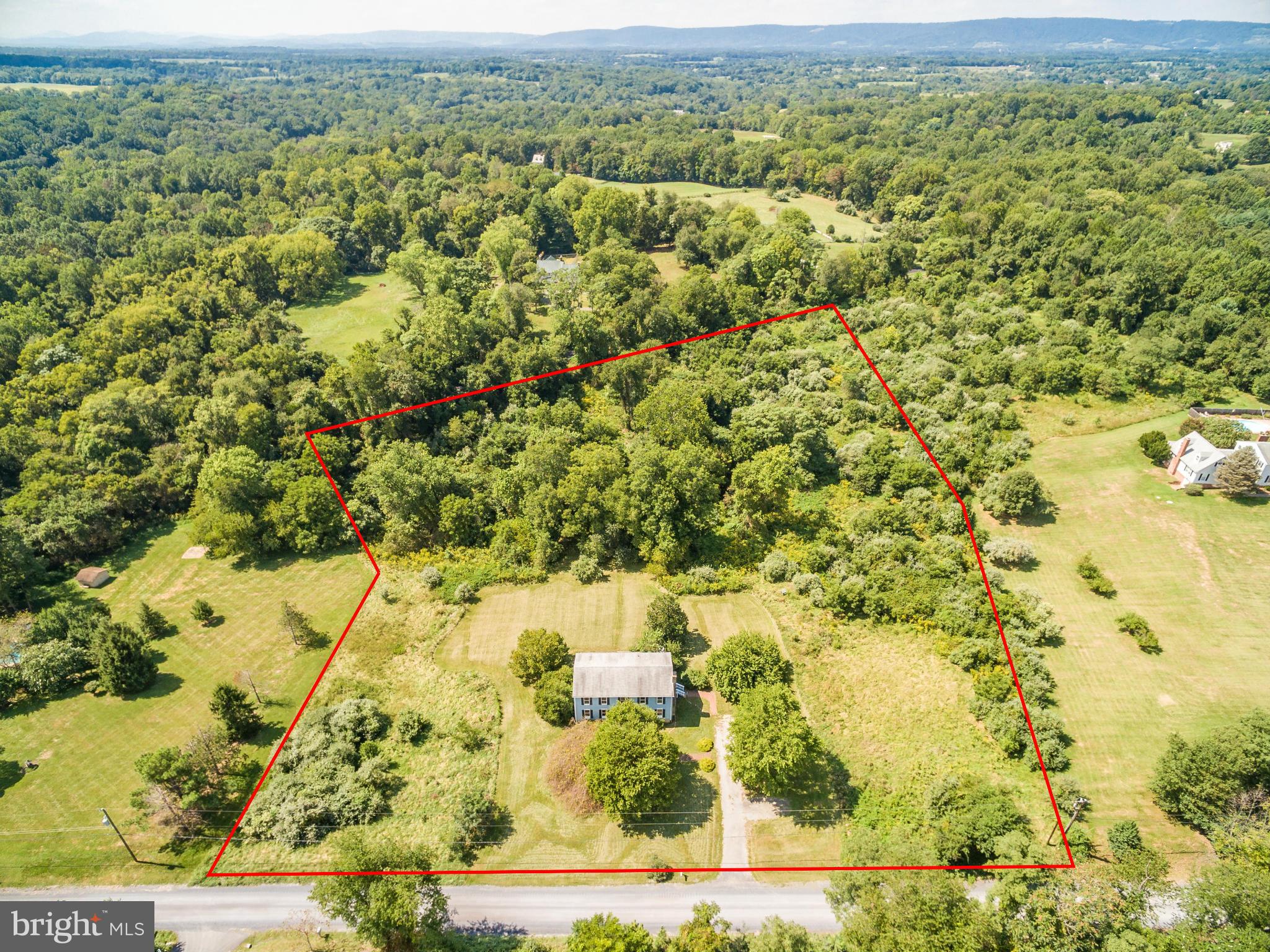 37217 Jeb Stuart Road Purcellville, VA 20132 - Photo 3 of 30 View