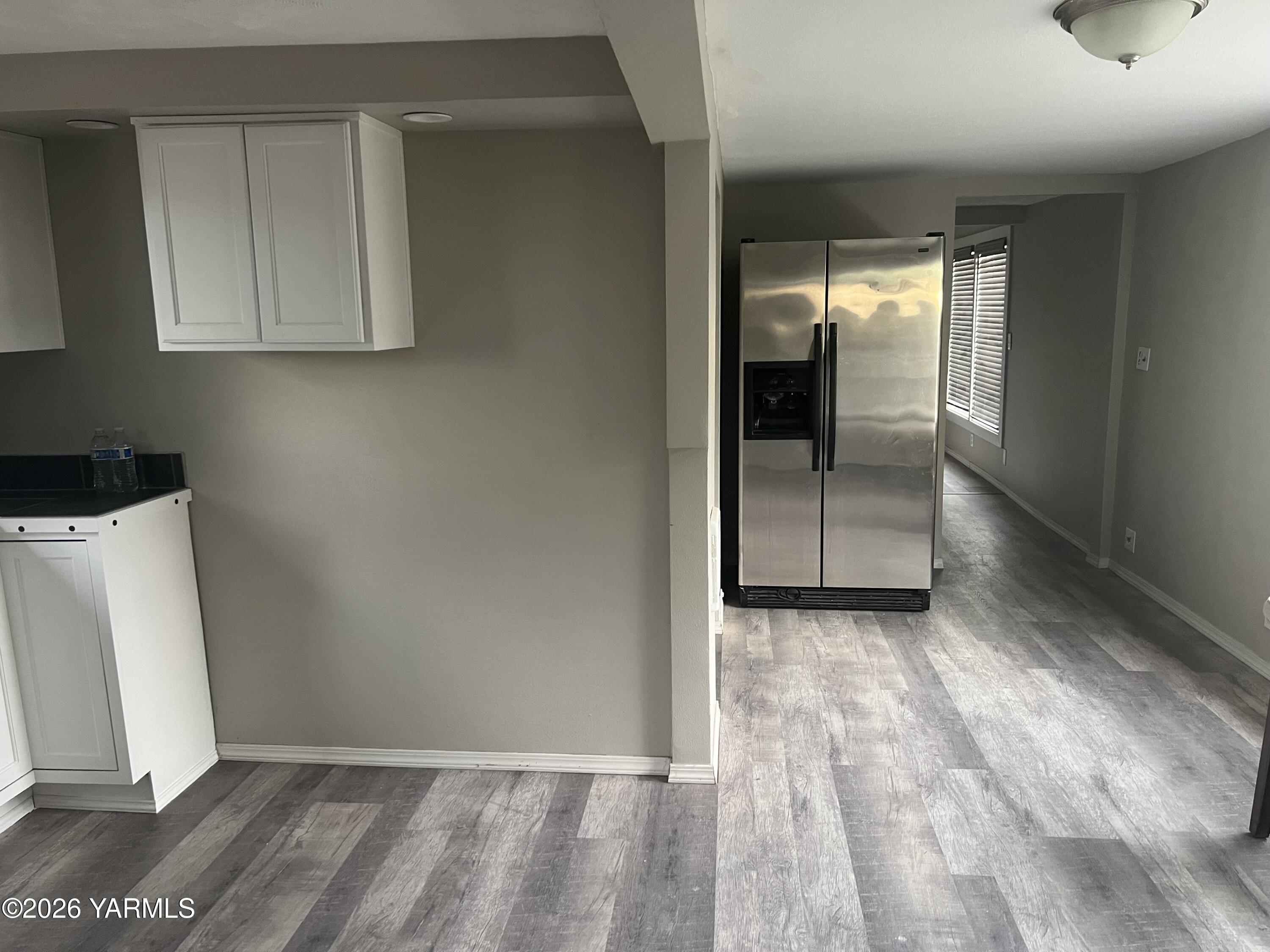 54704 North Evert Road Benton City, WA 99320 - Photo 18 of 21 an empty room with wooden floor and windows
