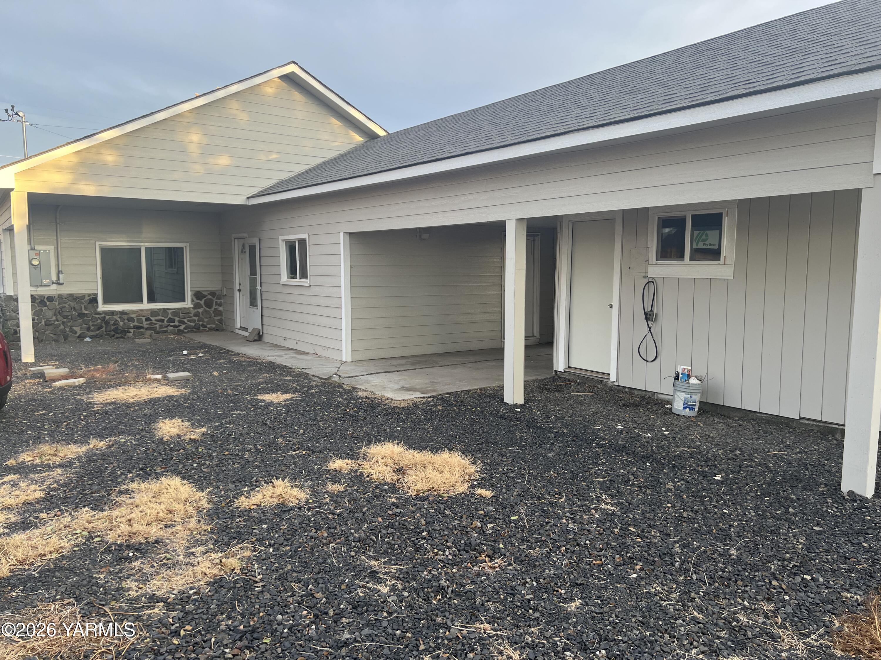 54704 North Evert Road Benton City, WA 99320 - Photo 19 of 21 a view of a house with a yard