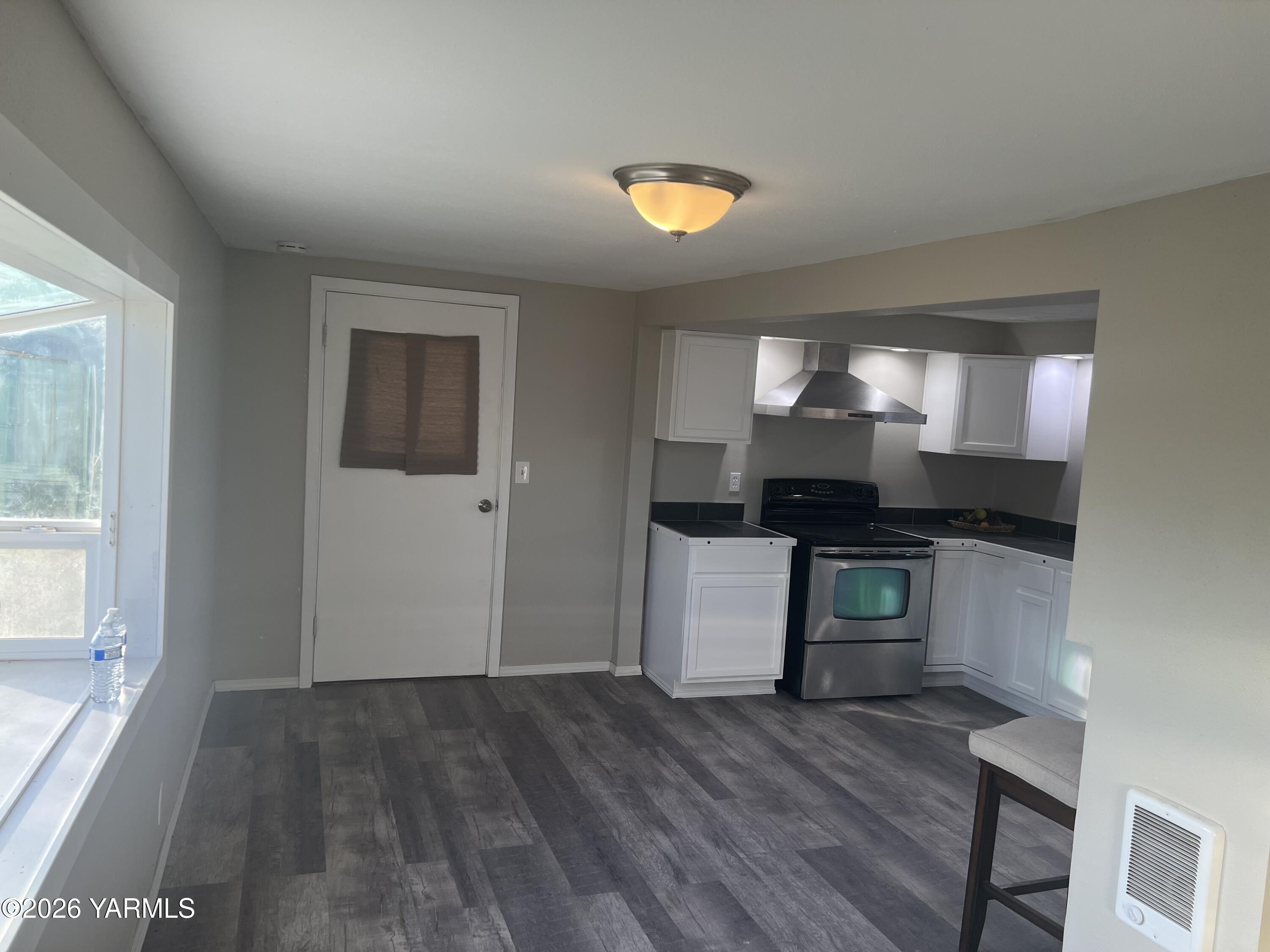54704 North Evert Road Benton City, WA 99320 - Photo 21 of 21 a kitchen with a refrigerator and a stove top oven