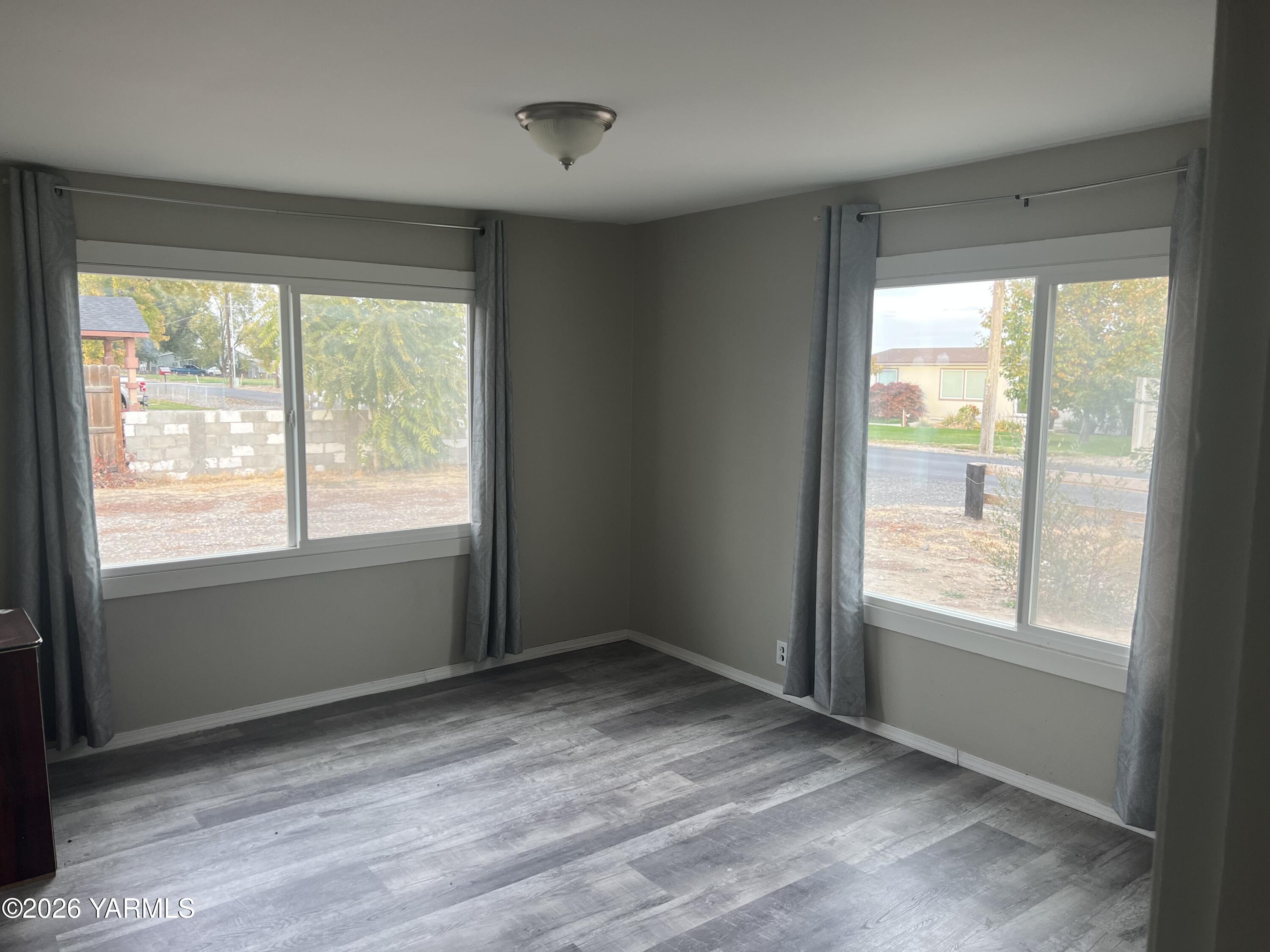 54704 North Evert Road Benton City, WA 99320 - Photo 8 of 21 a view of an empty room with a window