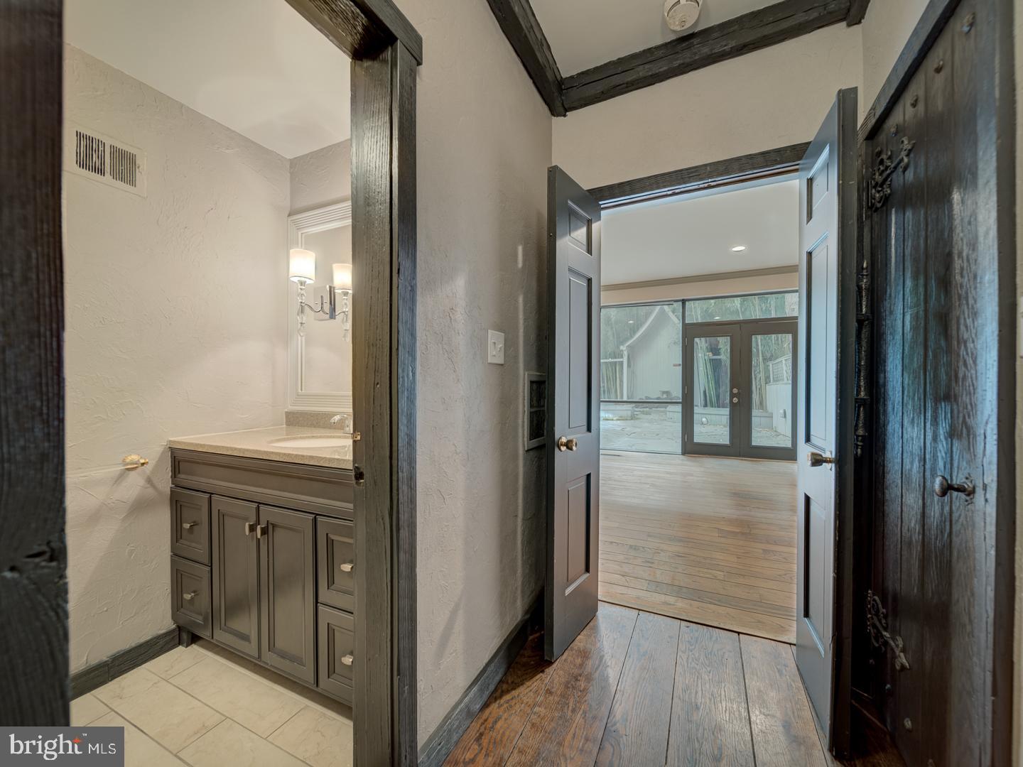 2142 Cathedral Avenue Northwest Washington, DC 20008 - Photo 24 of 60