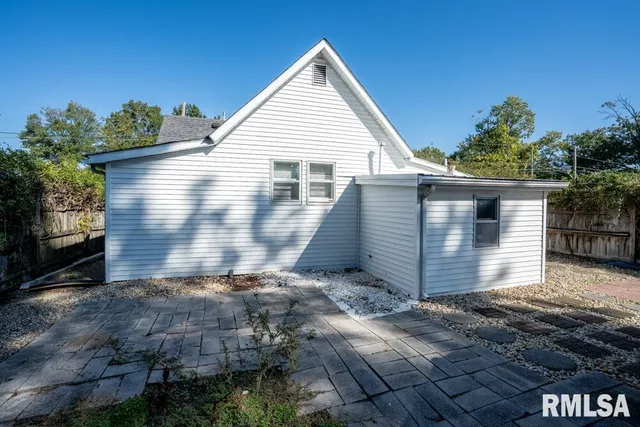 $94,900 | 1713 West Dewey Street, Marion, IL 62959