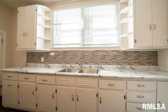 $94,900 | 1713 West Dewey Street, Marion, IL 62959