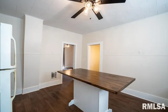 $94,900 | 1713 West Dewey Street, Marion, IL 62959