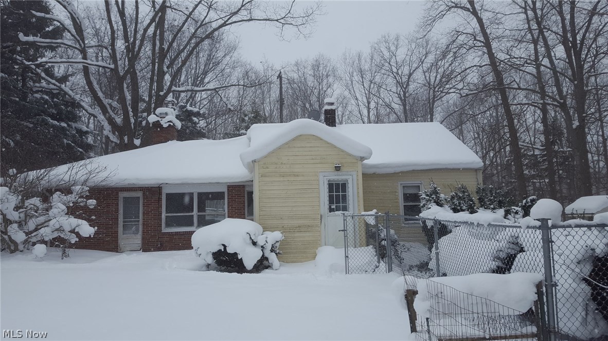 8259 Plank Road Chardon, OH 44024 - Photo 4 of 31