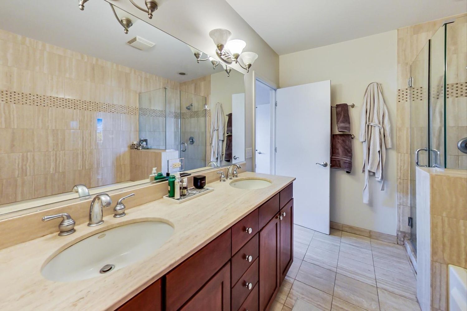 Undisclosed Address Chicago, IL 60610 - Photo 15 of 23