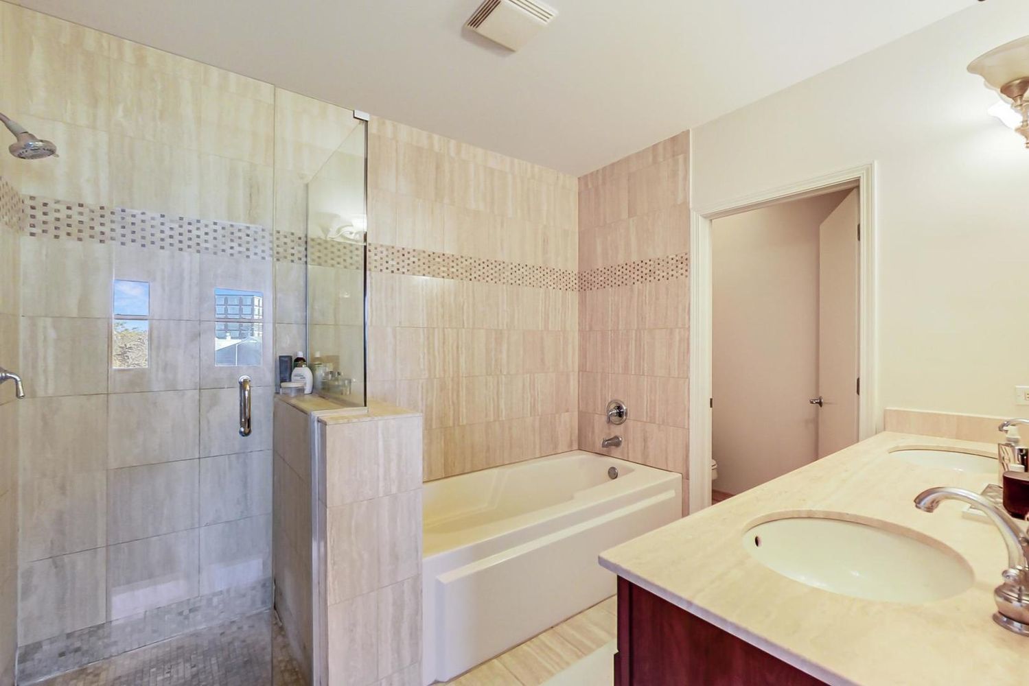 Undisclosed Address Chicago, IL 60610 - Photo 16 of 23