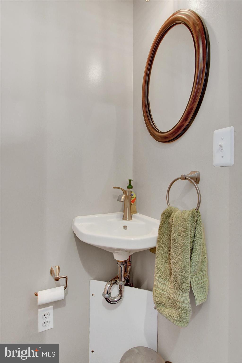 971 McGlaughlin Road Fairfield, PA 17320 - Photo 17 of 57 a bathroom with a sink and a mirror