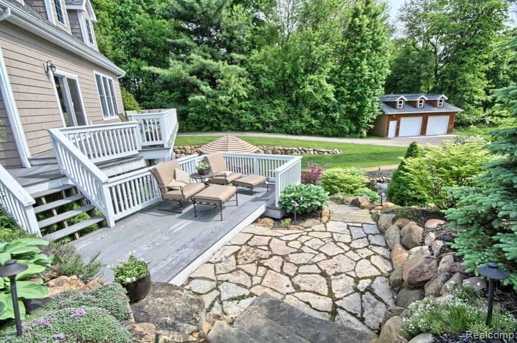 2266 Rochester Road Leonard, MI 48367 - Photo 26 of 30 Deck.jpg