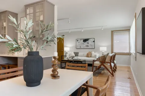 $425,000 | 810 Leamington Avenue, Wilmette, IL 60091