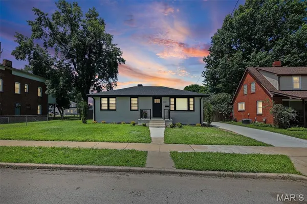 $154,900 | 320 South Main Street, Wood River, IL 62095