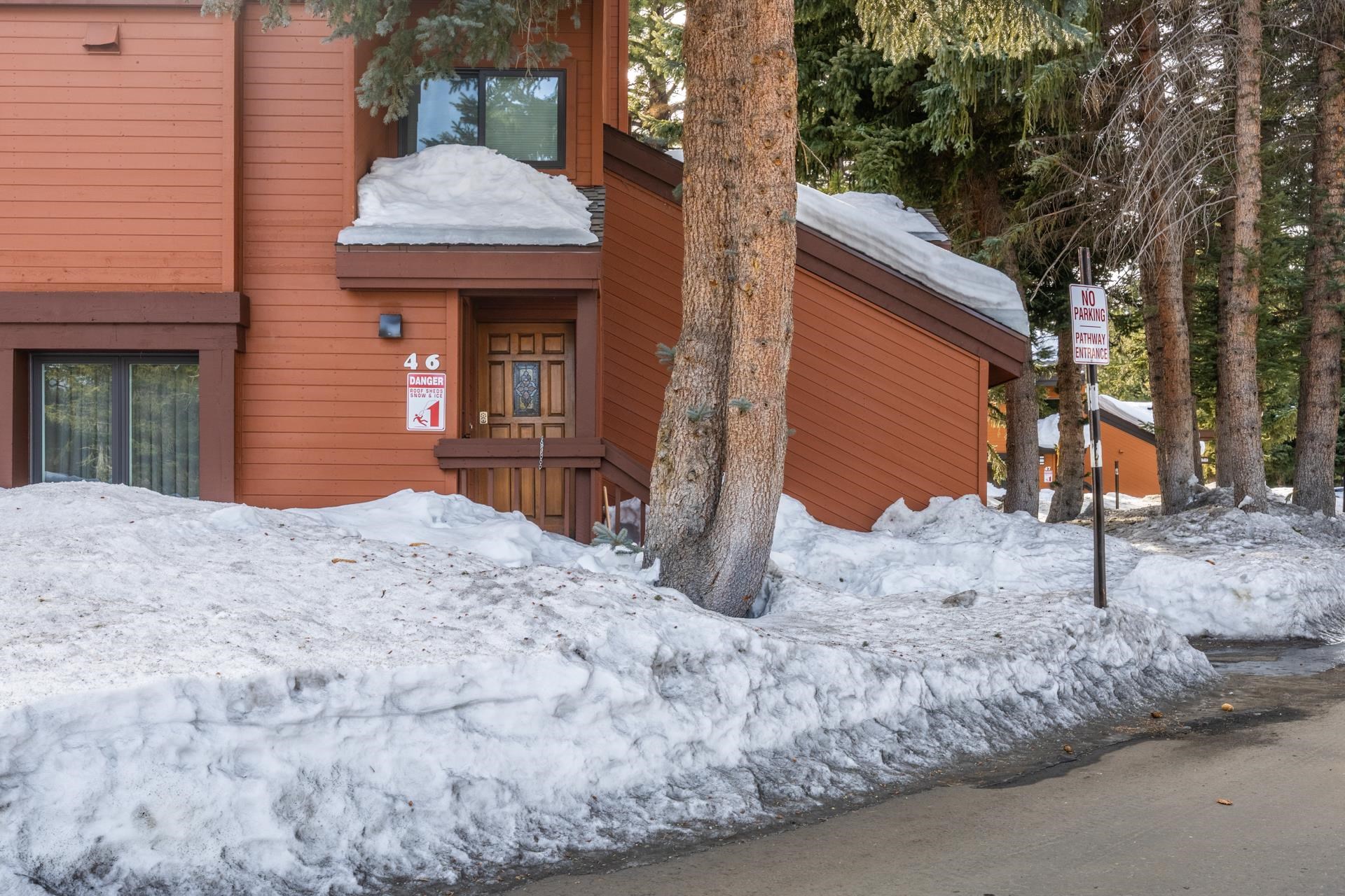 46 Snowcreek Road, Unit 46 Mammoth Lakes, CA 93546 - Photo 2 of 43