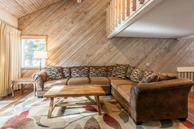 $899,000 | 46 Snowcreek Road, Unit 46, Mammoth Lakes, CA 93546