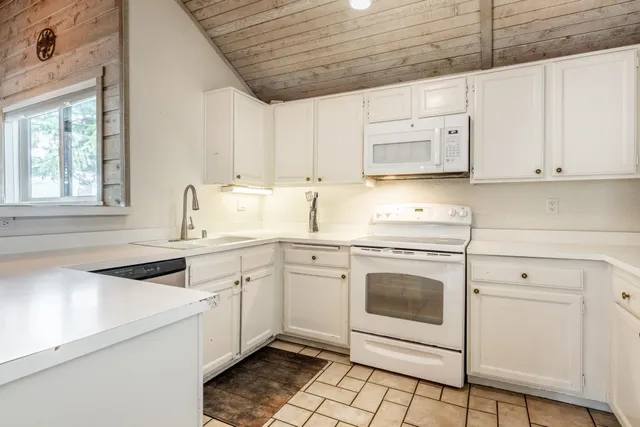 $899,000 | 46 Snowcreek Road, Unit 46, Mammoth Lakes, CA 93546