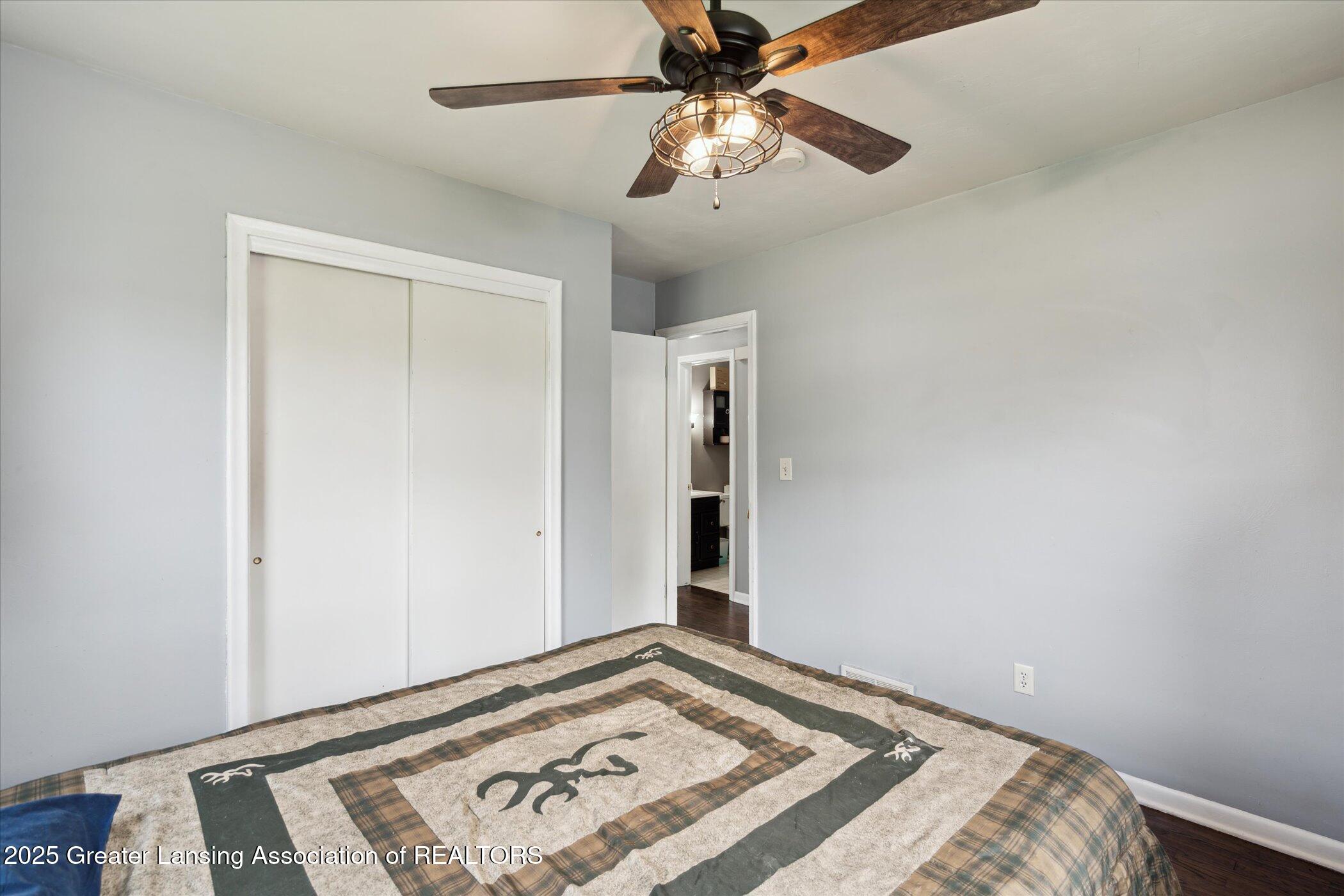 3427 West Jolly Road Lansing, MI 48911 - Photo 18 of 41 Primary Bedroom