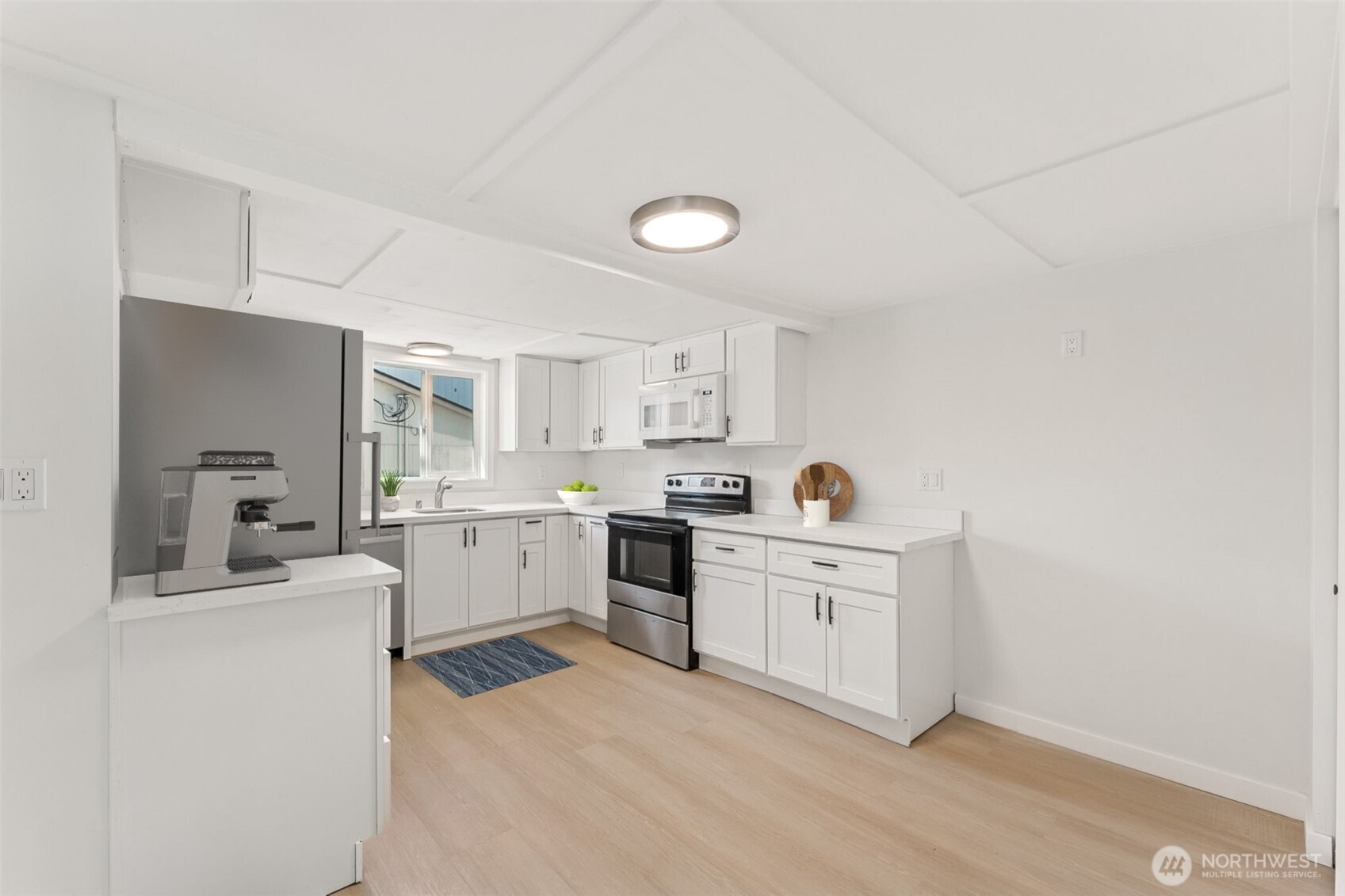 1616 11th Street Bremerton, WA 98337 - Photo 15 of 33 a kitchen with cabinets a sink and appliances