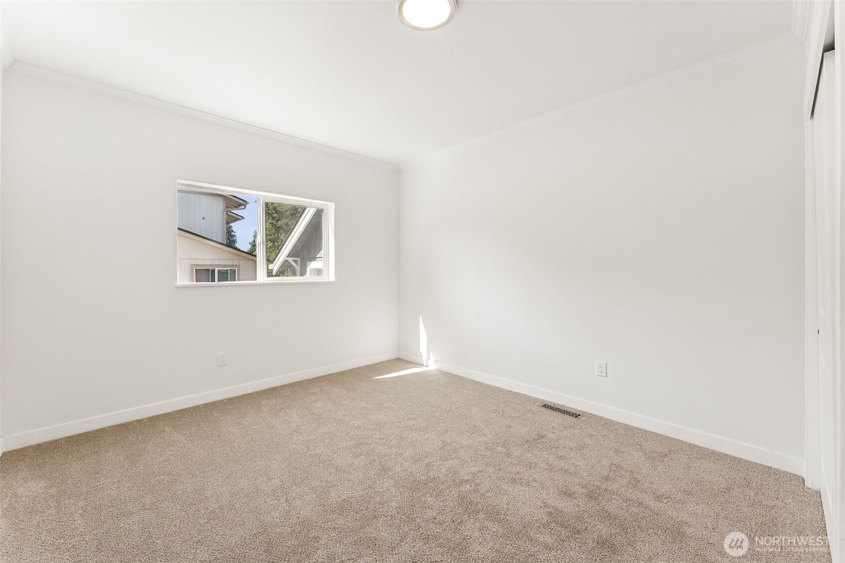 1616 11th Street Bremerton, WA 98337 - Photo 23 of 33 an empty room with windows