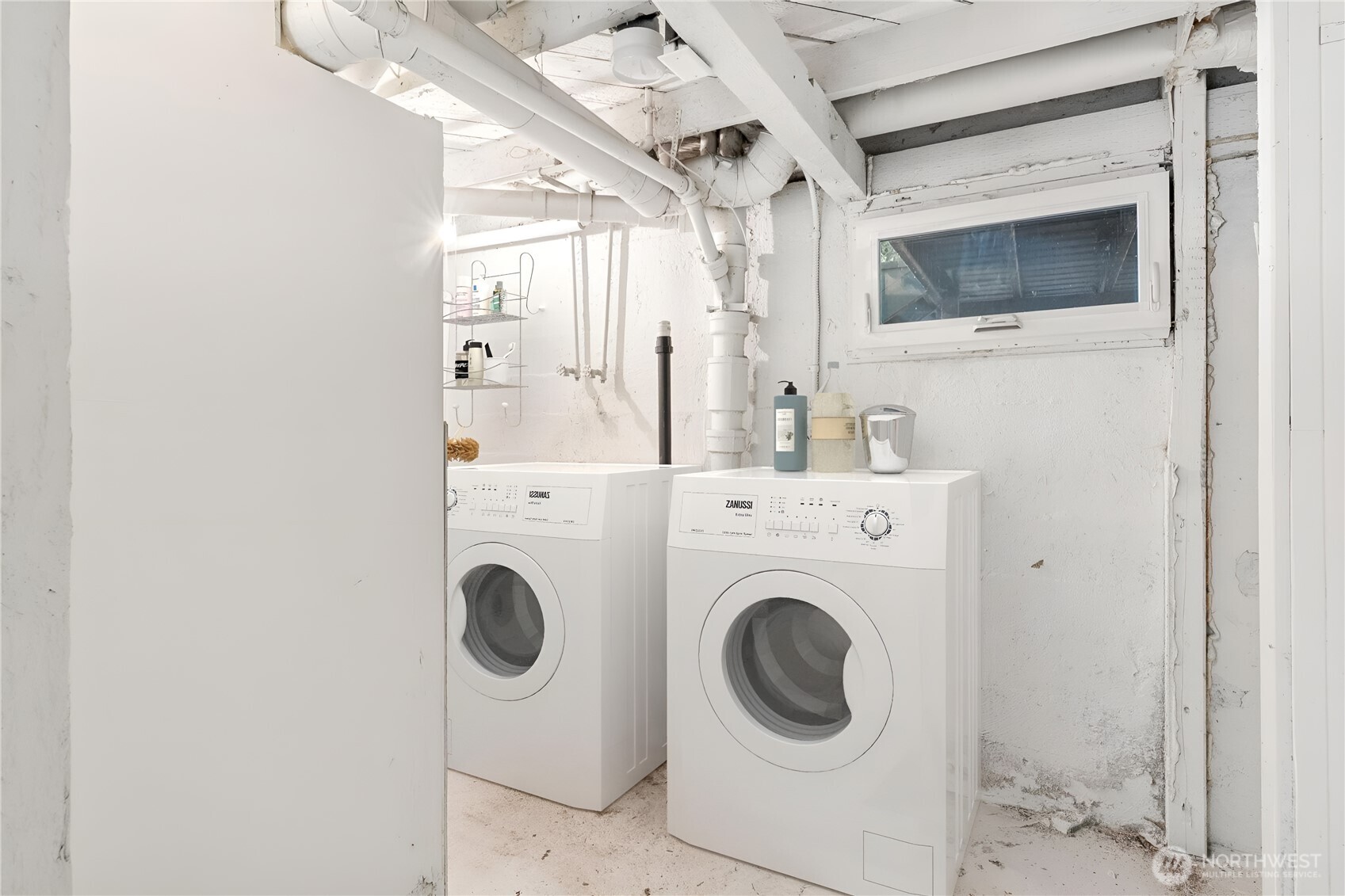 1616 11th Street Bremerton, WA 98337 - Photo 27 of 33 a utility room with dryer and washer