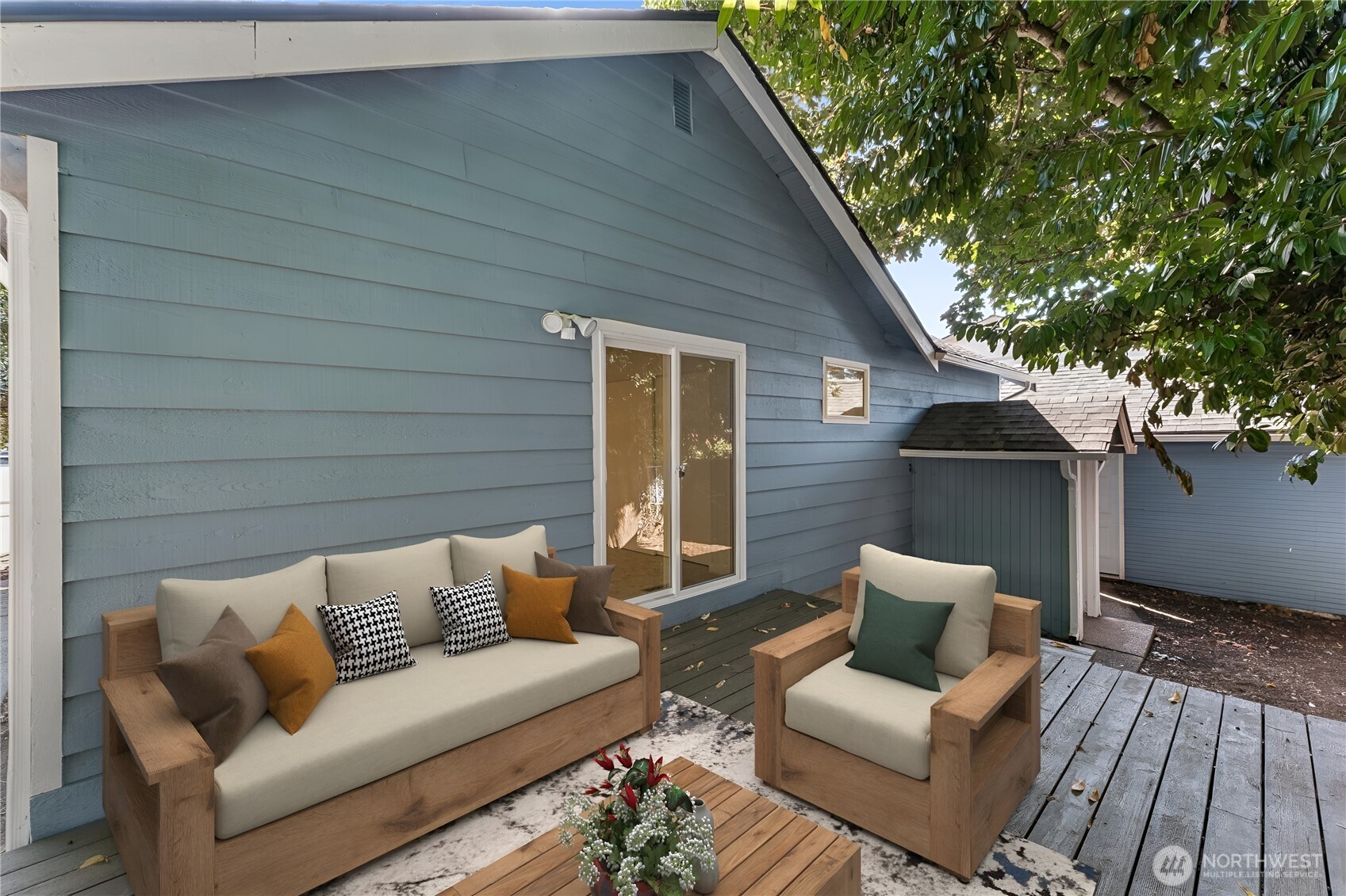 1616 11th Street Bremerton, WA 98337 - Photo 28 of 33 a outdoor living space with furniture