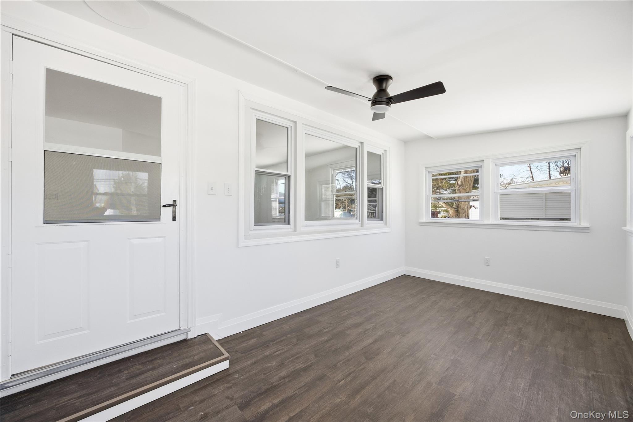 78 Roslyn Street Islip Terrace, NY 11752 - Photo 12 of 26