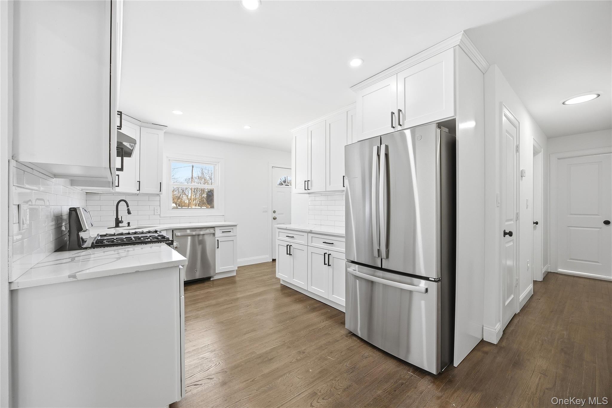 78 Roslyn Street Islip Terrace, NY 11752 - Photo 16 of 26