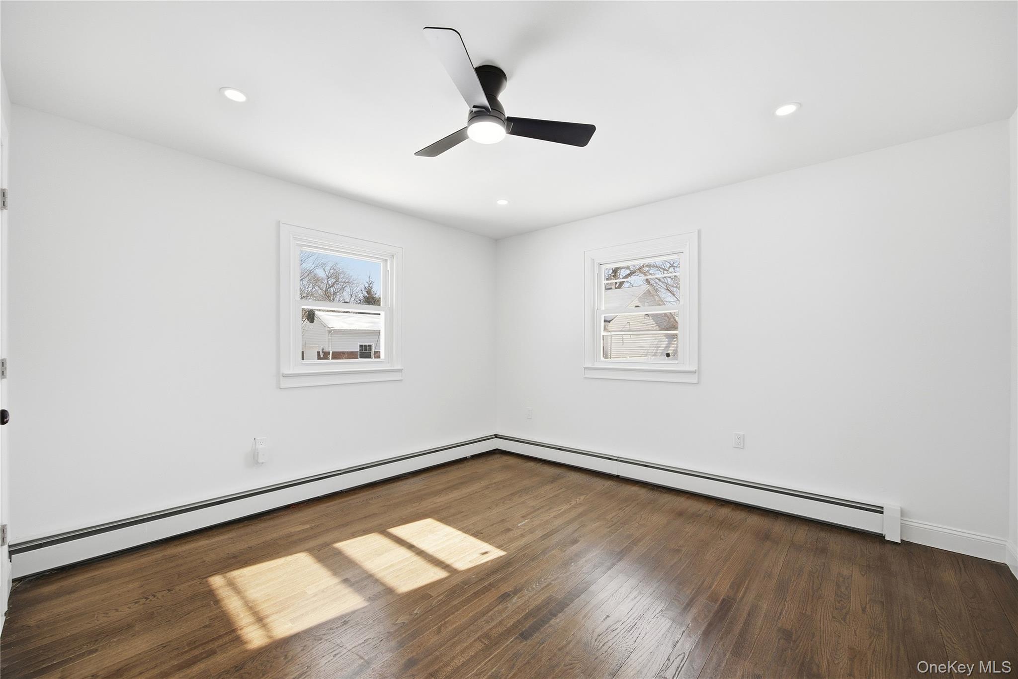 78 Roslyn Street Islip Terrace, NY 11752 - Photo 20 of 26