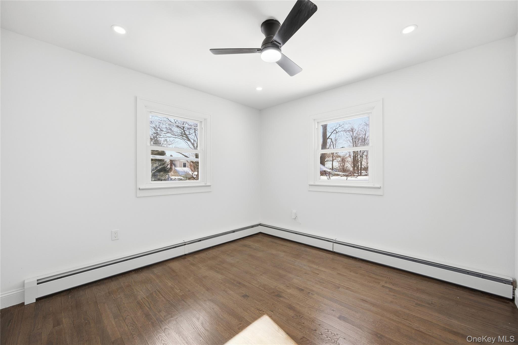 78 Roslyn Street Islip Terrace, NY 11752 - Photo 22 of 26