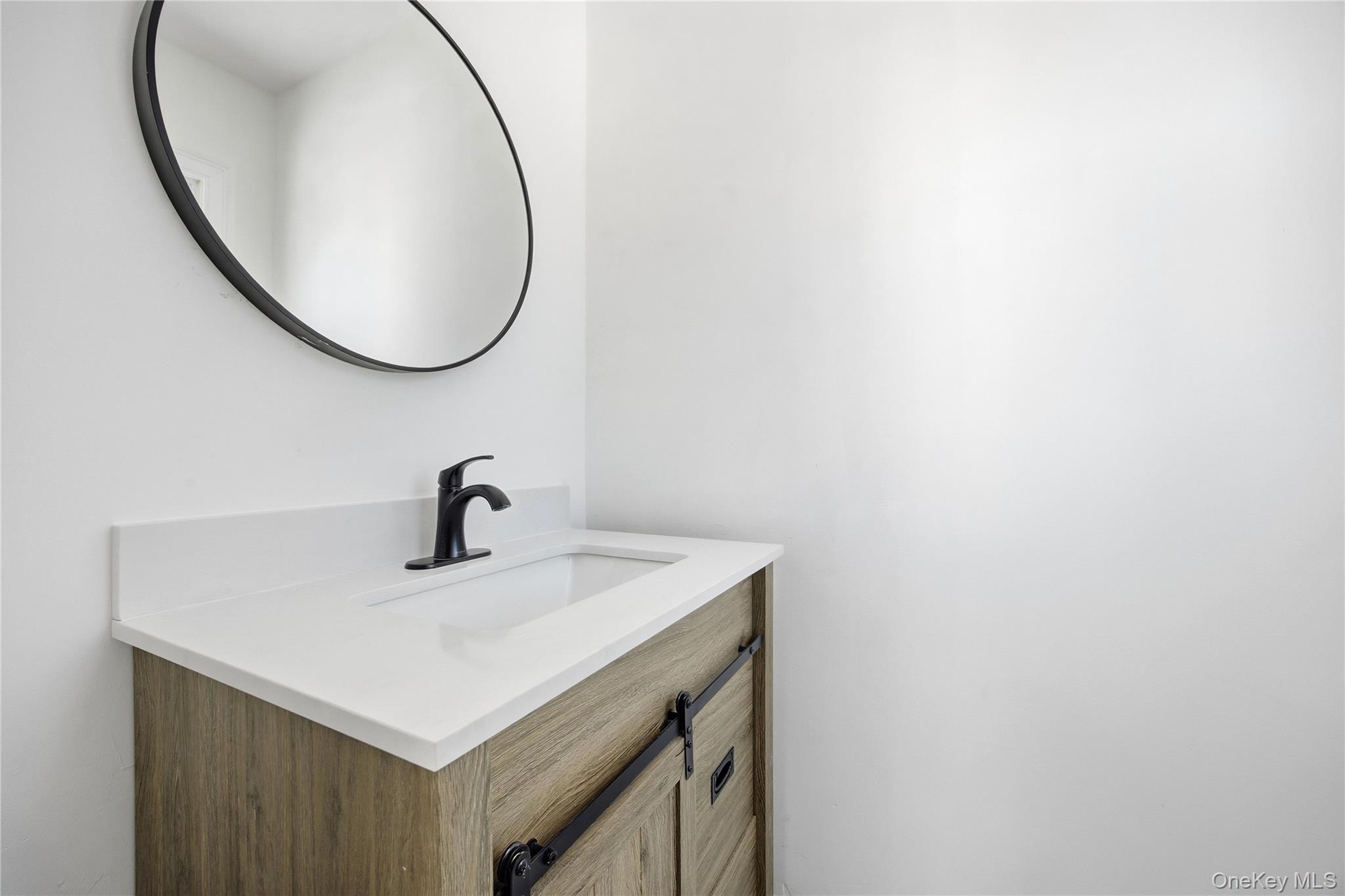 78 Roslyn Street Islip Terrace, NY 11752 - Photo 23 of 26