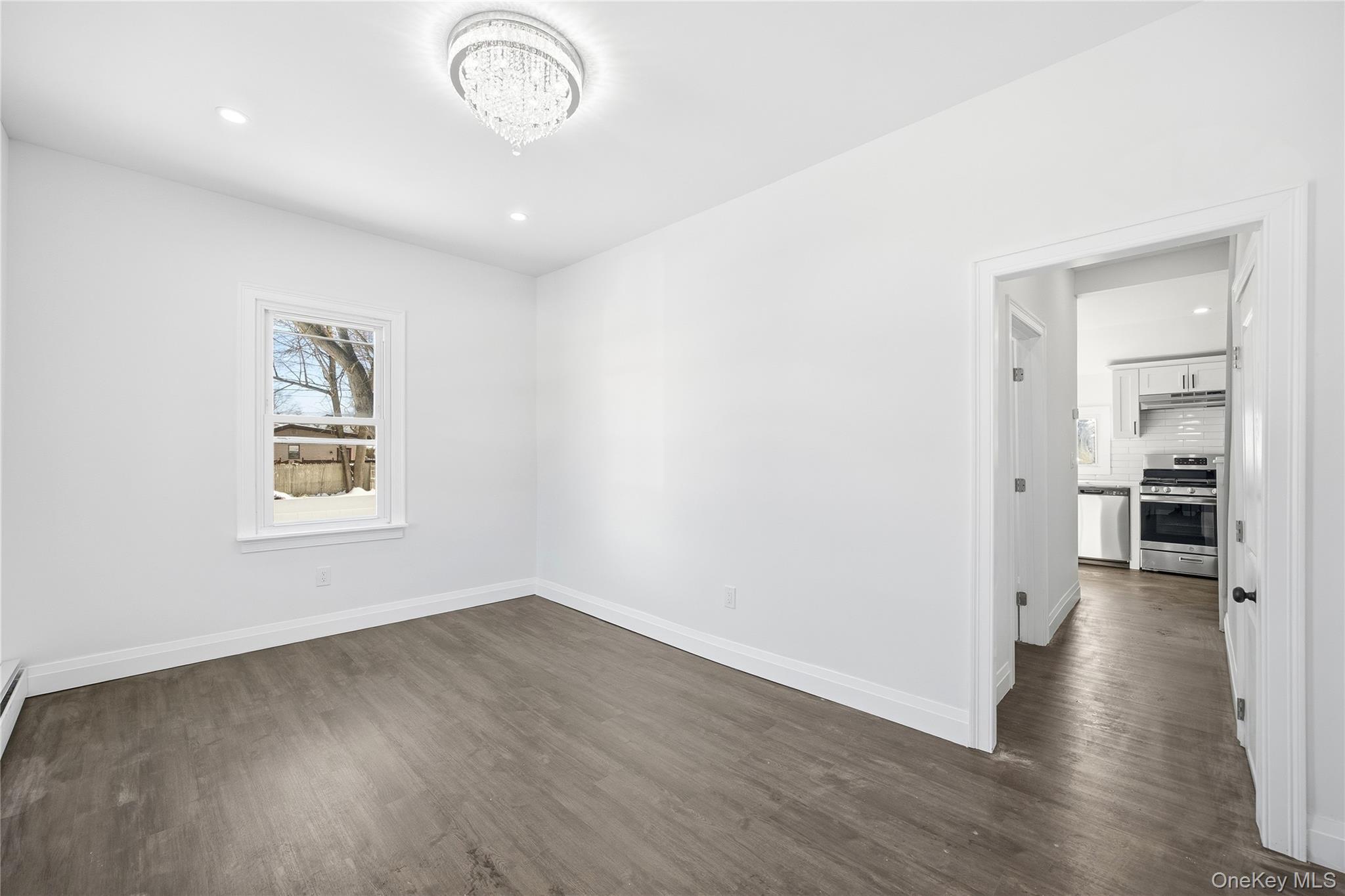 78 Roslyn Street Islip Terrace, NY 11752 - Photo 3 of 26