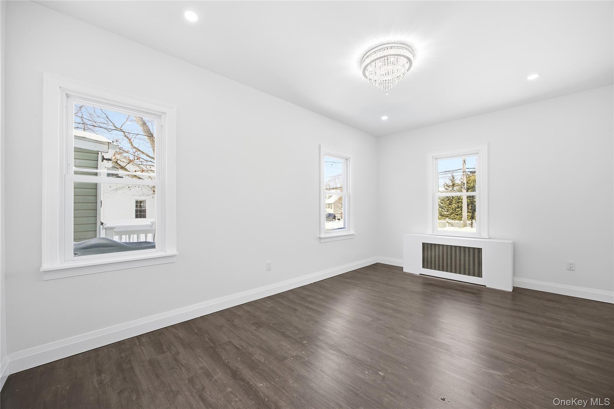 78 Roslyn Street Islip Terrace, NY 11752 - Photo 4 of 26