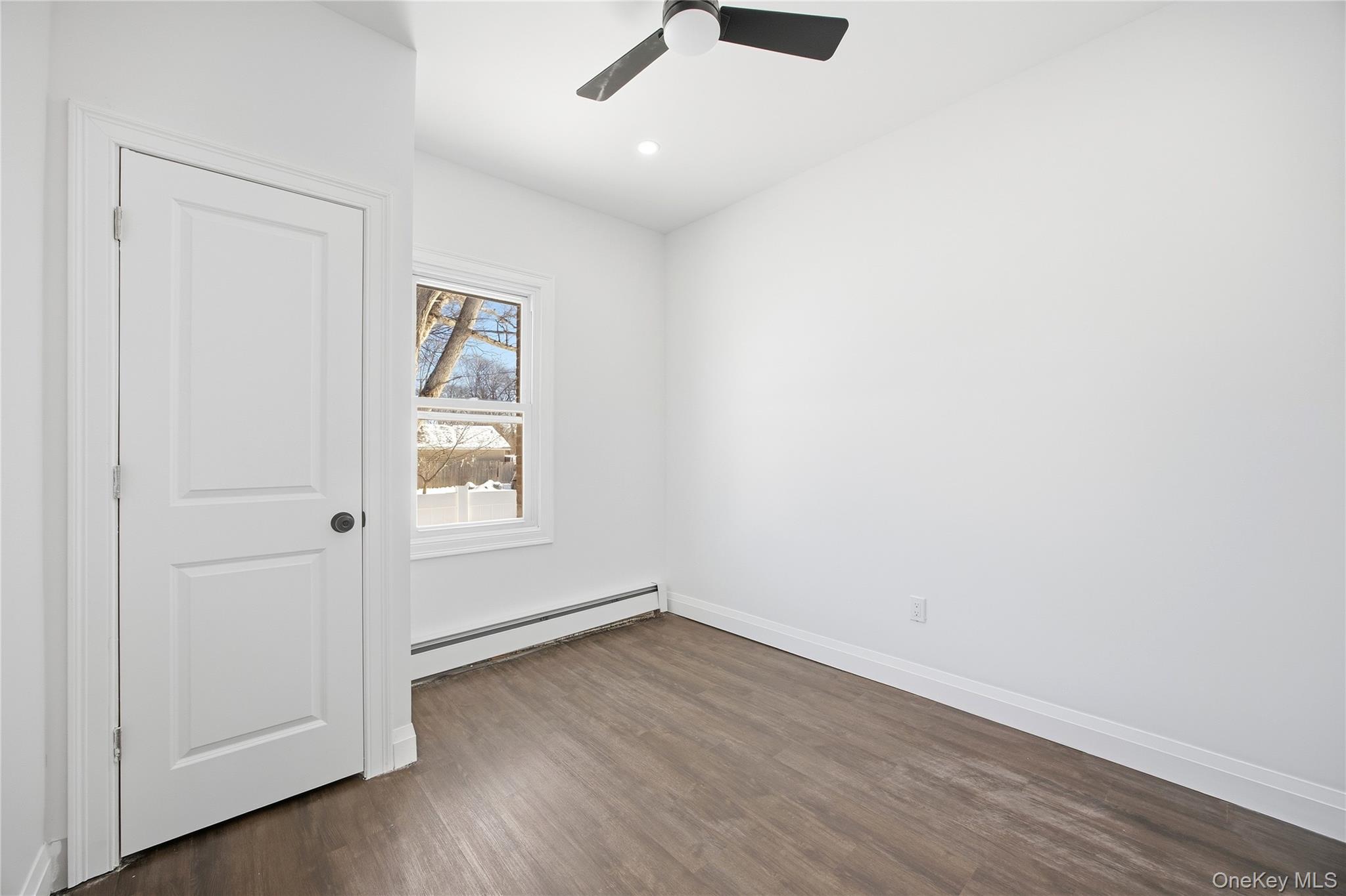 78 Roslyn Street Islip Terrace, NY 11752 - Photo 5 of 26